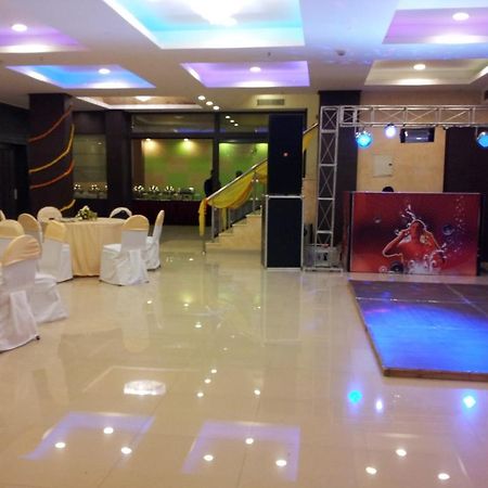 Oyo 1227 Hotel Rousha Inn Газиабад Екстериор снимка