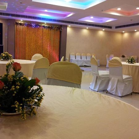 Oyo 1227 Hotel Rousha Inn Газиабад Екстериор снимка