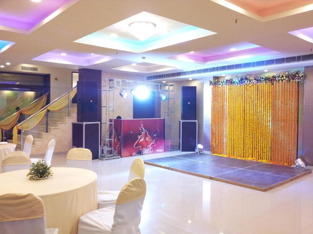 Oyo 1227 Hotel Rousha Inn Газиабад Екстериор снимка