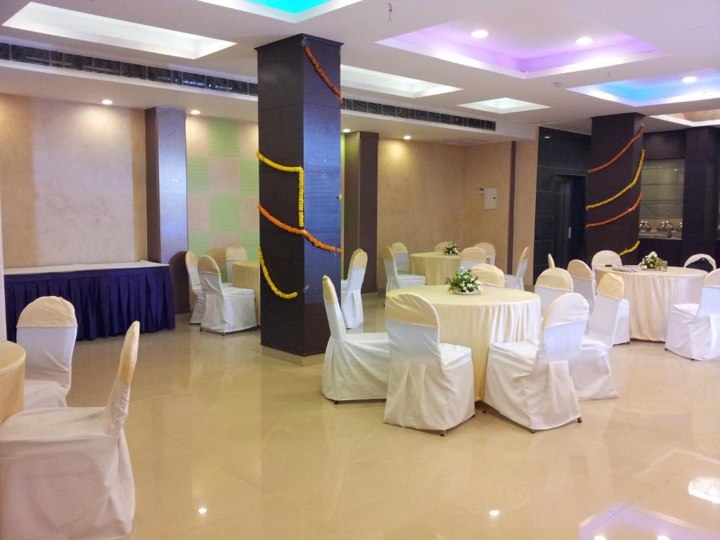 Oyo 1227 Hotel Rousha Inn Газиабад Екстериор снимка