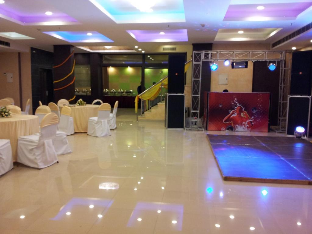 Oyo 1227 Hotel Rousha Inn Газиабад Екстериор снимка