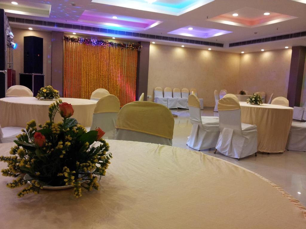 Oyo 1227 Hotel Rousha Inn Газиабад Екстериор снимка