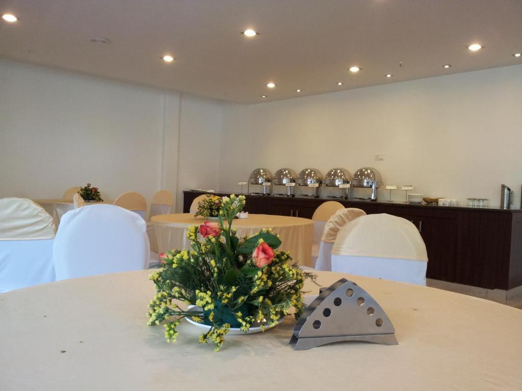 Oyo 1227 Hotel Rousha Inn Газиабад Екстериор снимка