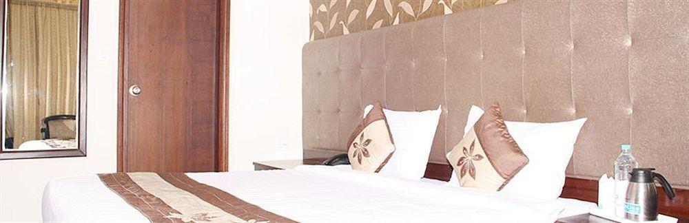 Oyo 1227 Hotel Rousha Inn Газиабад Екстериор снимка