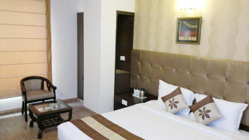 Oyo 1227 Hotel Rousha Inn Газиабад Екстериор снимка