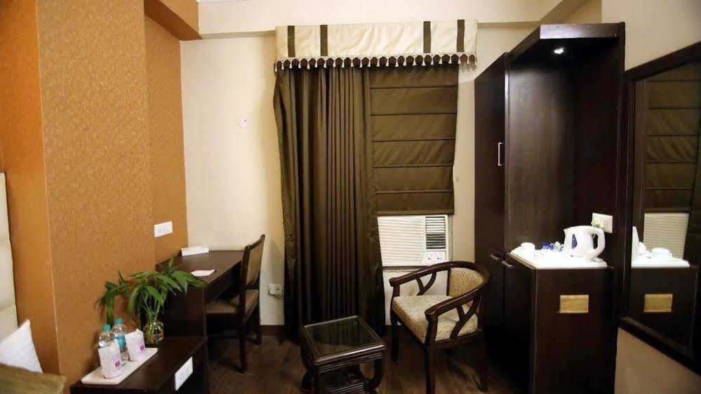 Oyo 1227 Hotel Rousha Inn Газиабад Екстериор снимка